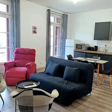 3, 1er étage, Large T2 Avec Terrasse Commune Apartamento