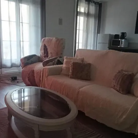 Lejlighed 3, 1er Etage, Large T2 Avec Terrasse Commune