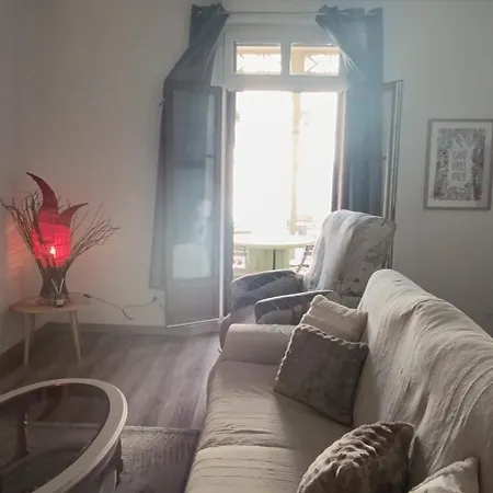 3, 1er étage, Large T2 Avec Terrasse Commune
