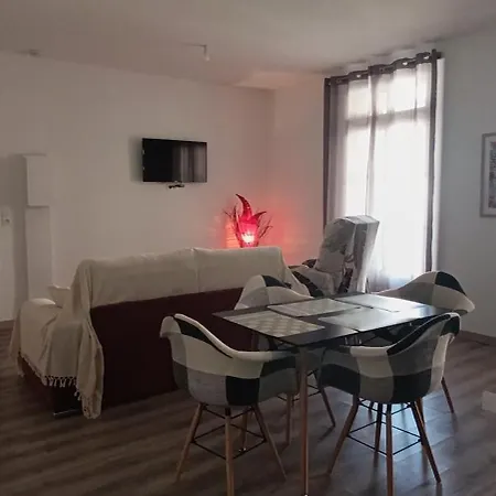 3, 1er étage, Large T2 Avec Terrasse Commune Apartamento *